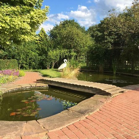 Maesbury Riverside Освестрі Екстер'єр фото